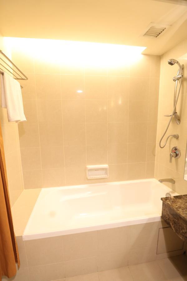 Millennium Suite At Pyramid Tower Petaling Jaya Exterior foto